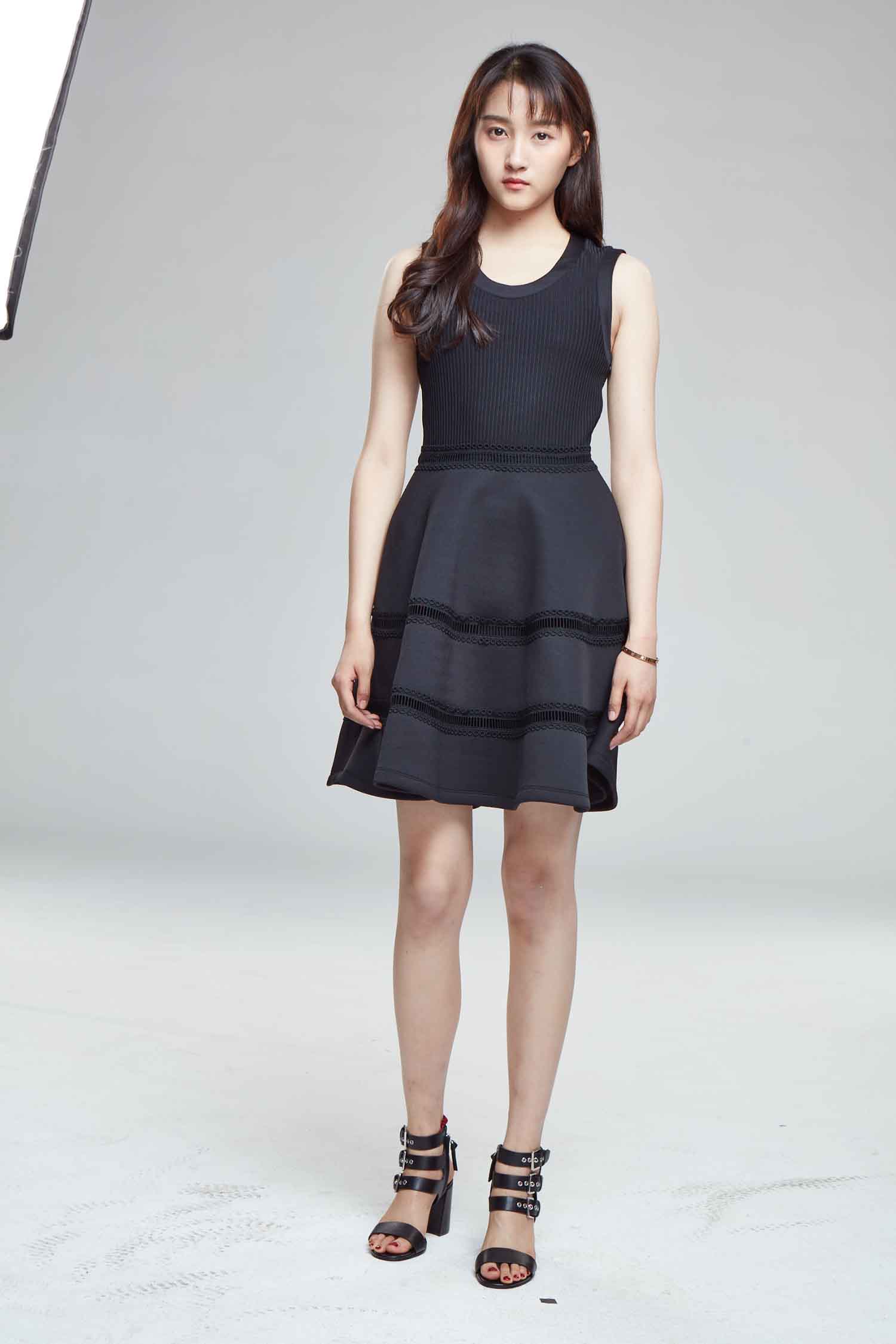 【365张/220M】关晓彤 无袖连衣裙