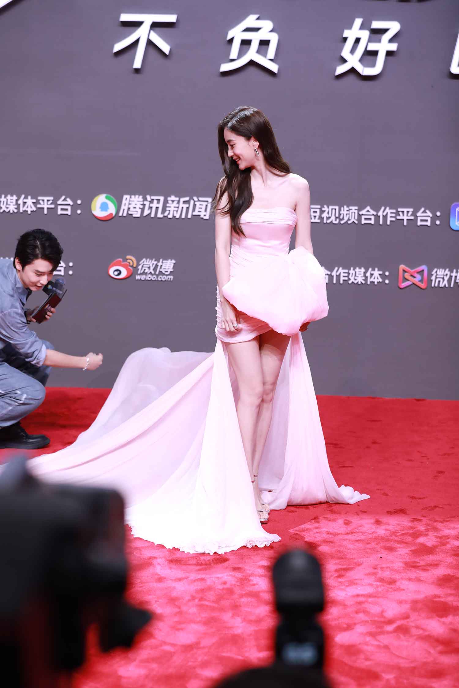 【135张/819M】杨颖 粉色短裙