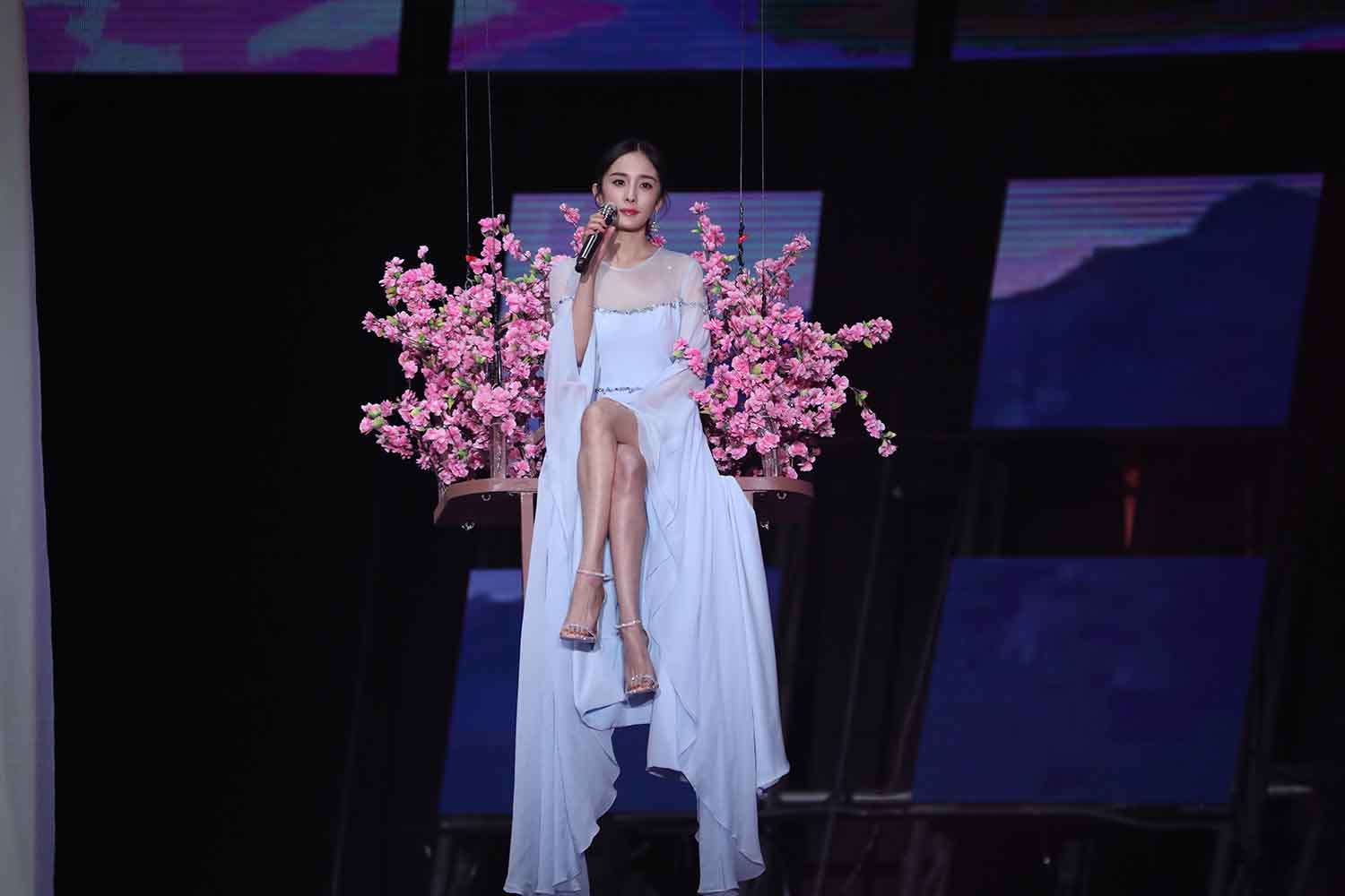 【132张/539M】杨幂 高跟凉鞋