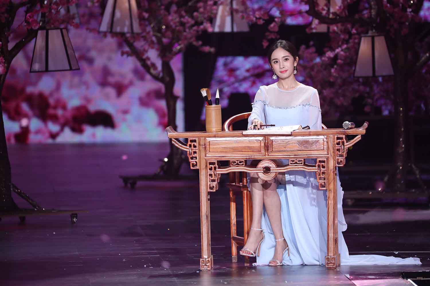 【132张/539M】杨幂 高跟凉鞋