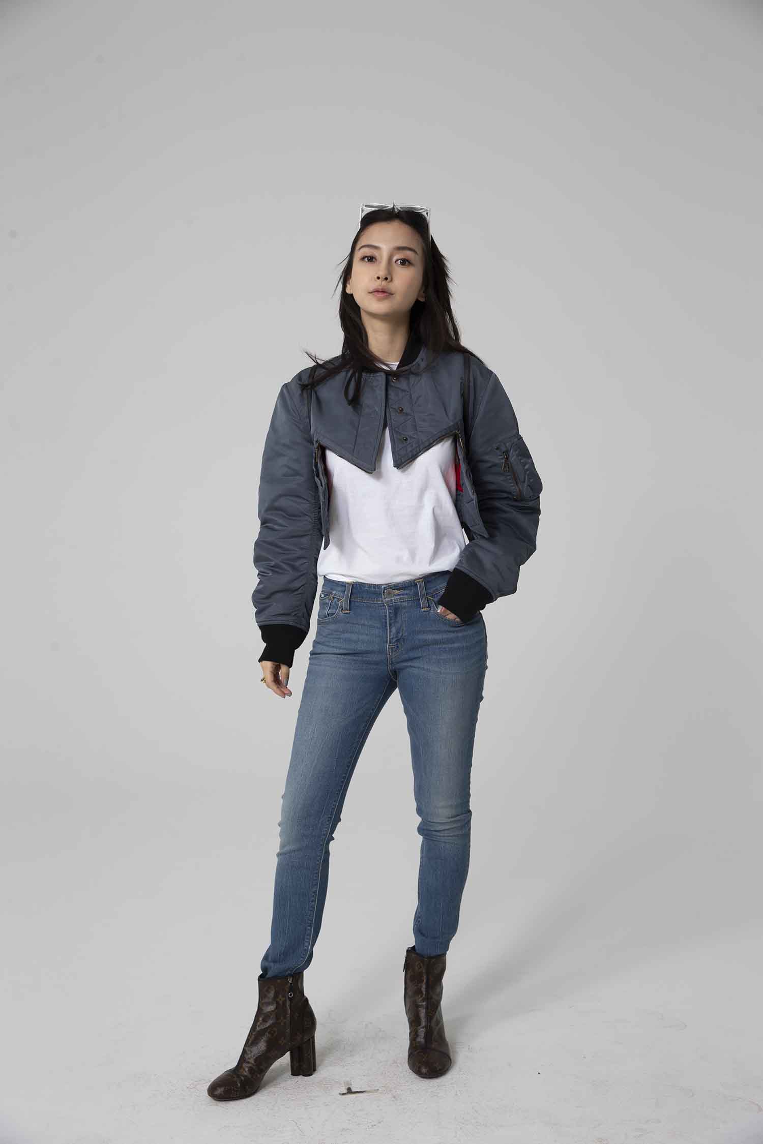 【CR2原图 24张/526M】杨颖 灰色露脐外套