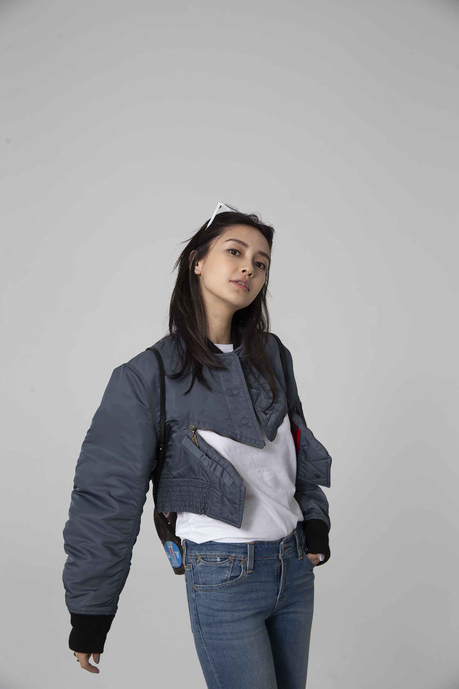 【CR2原图 24张/526M】杨颖 灰色露脐外套