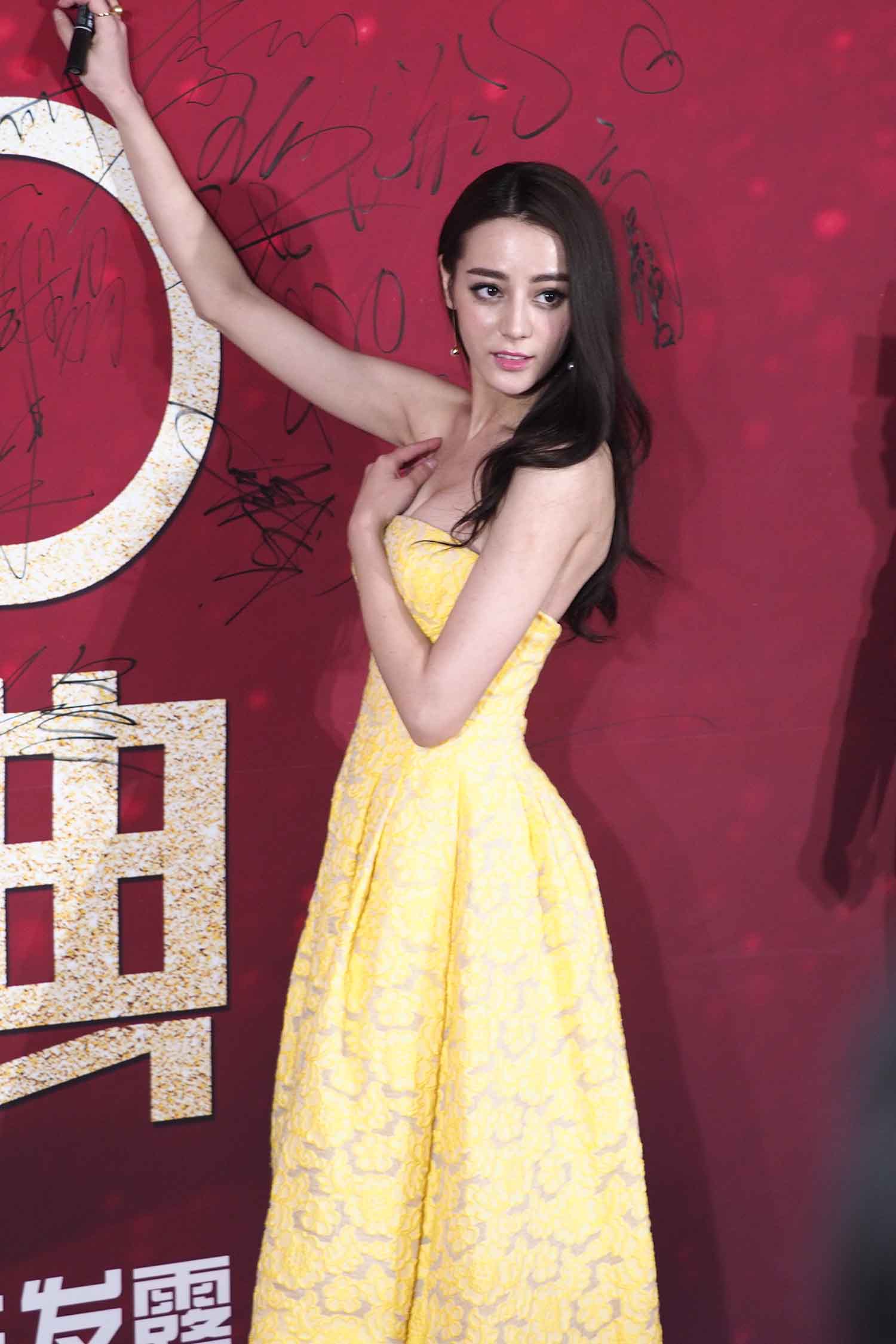 【130张/1.31G】迪丽热巴 2015年国剧盛典高清生图