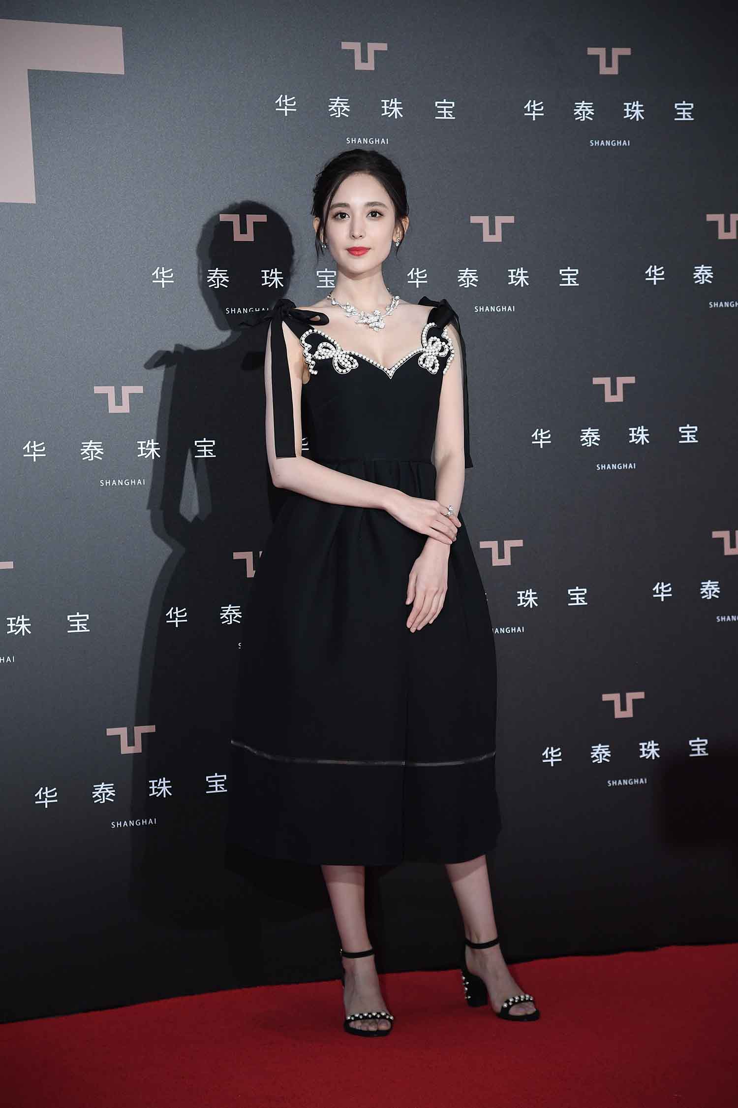 【96张/100M】古力娜扎 黑色吊带长裙