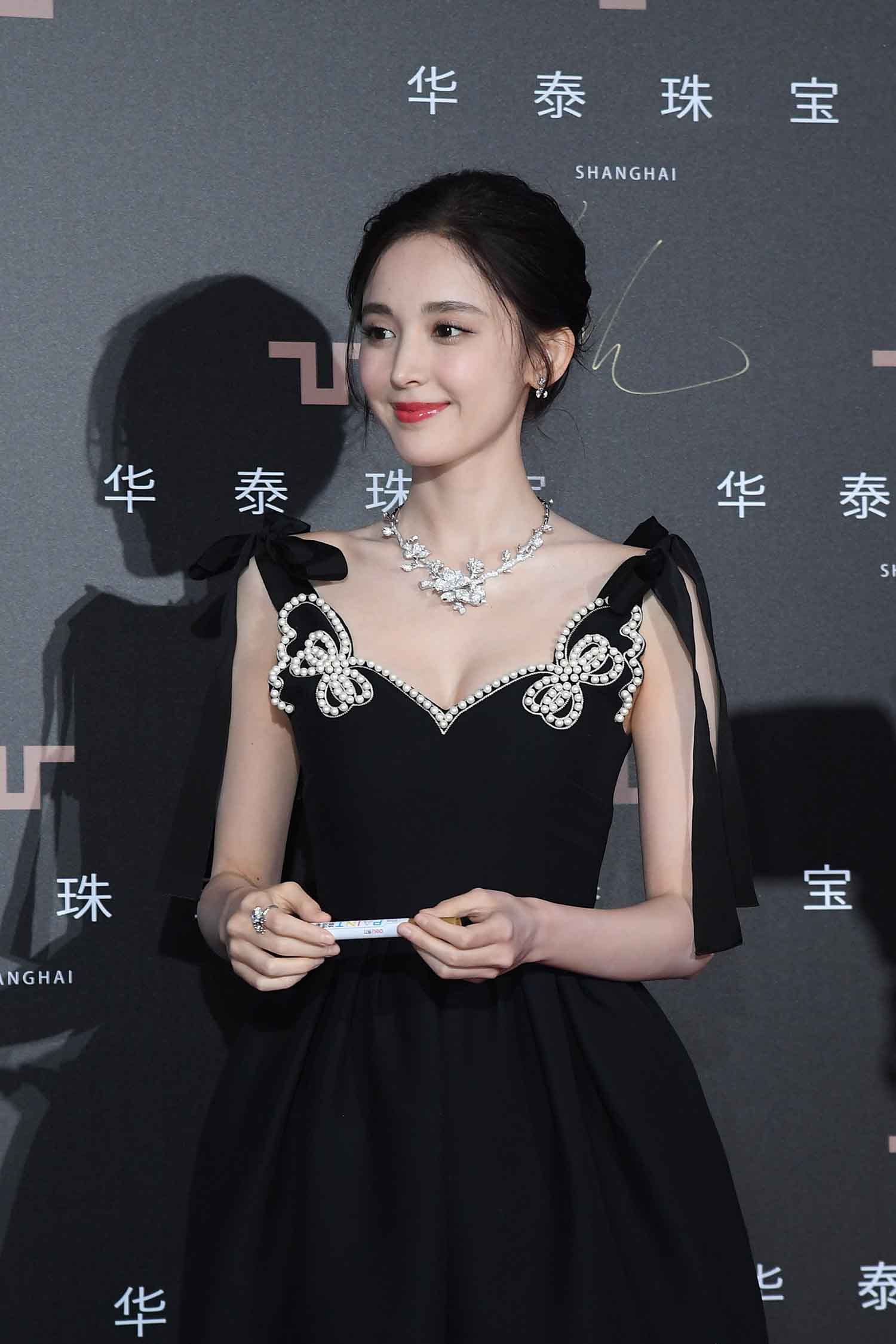 【96张/100M】古力娜扎 黑色吊带长裙