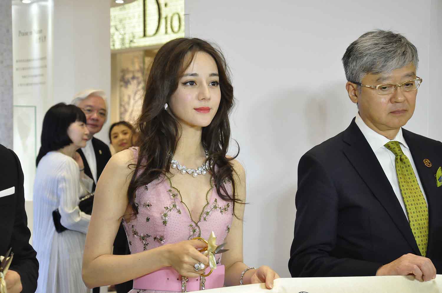 【262张/1.09G】迪丽热巴 粉色礼服