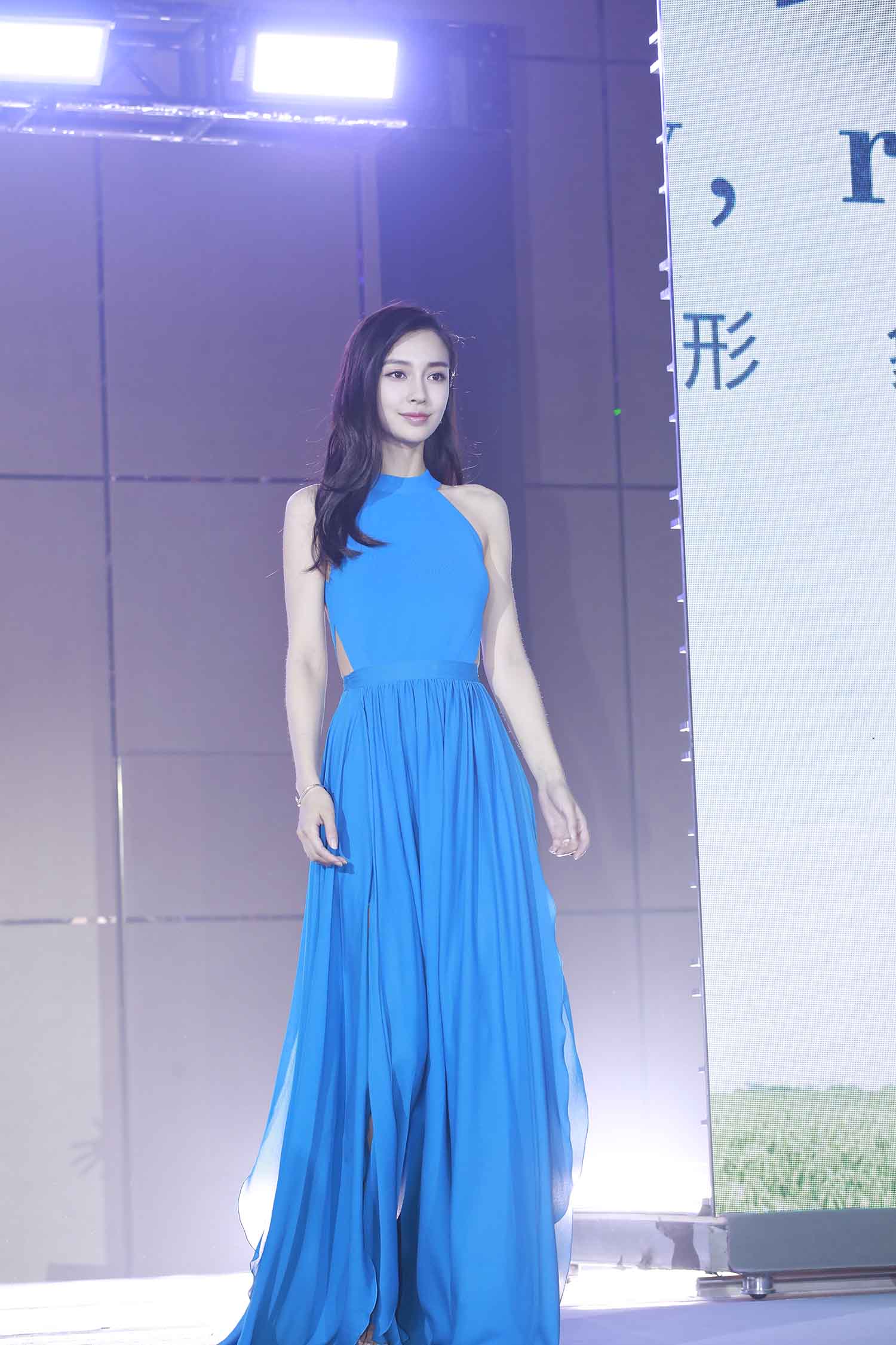 【581张/3.46G】杨颖 蓝色无袖长裙