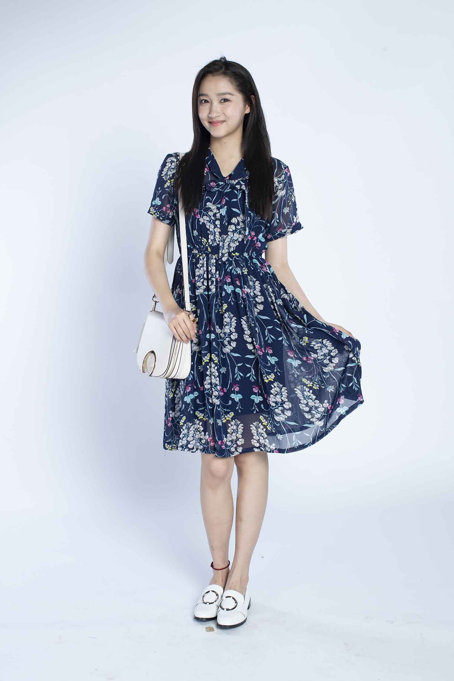 【CR2原图 45张/1.01G】关晓彤 黑色碎花连衣裙