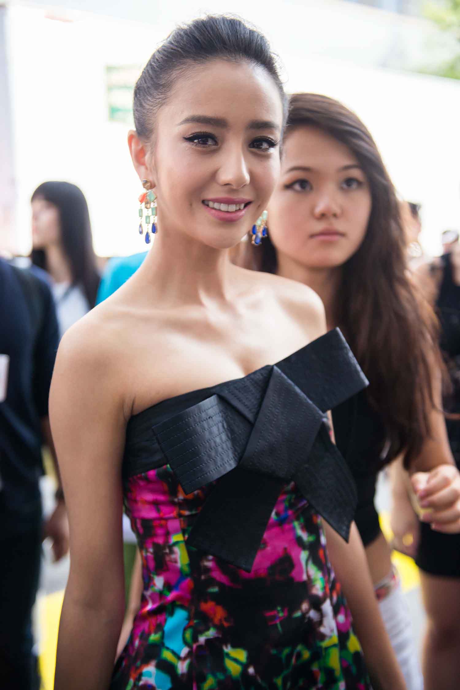 【92张/117M】佟丽娅 碎花抹胸连衣裙 近距离拍摄 [明星生图网盘下载]