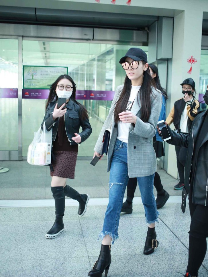 【156张/947M】迪丽热巴 机场跟拍