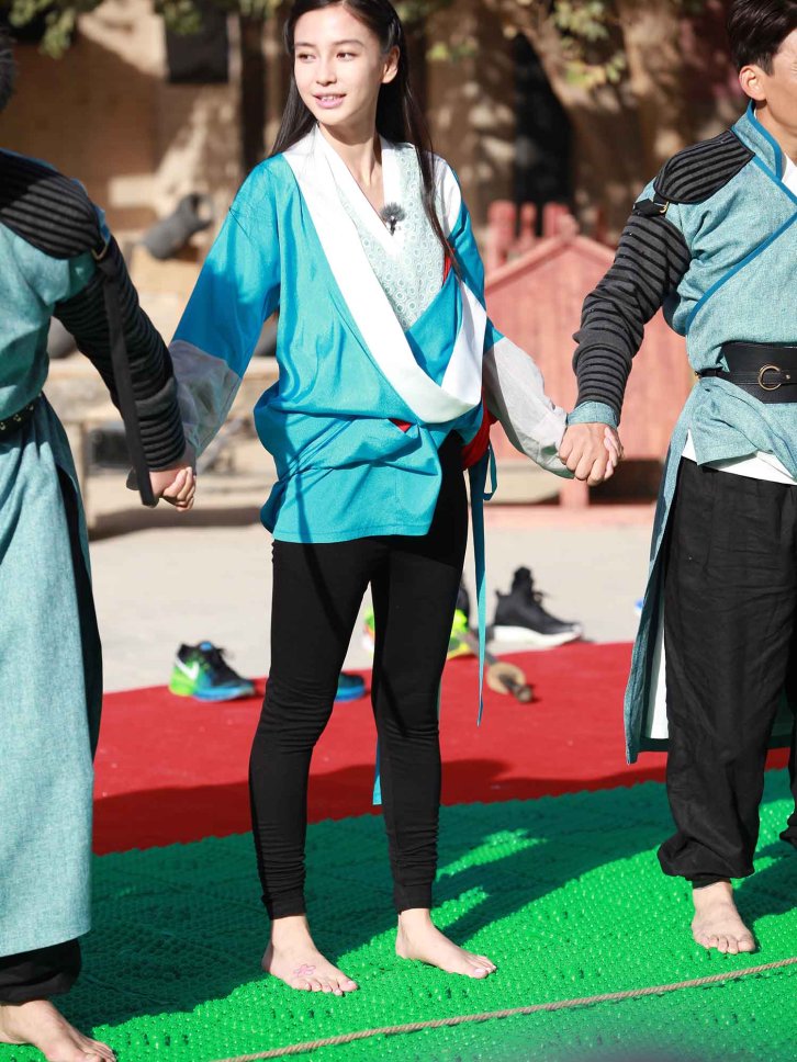 【186张/1.32G】杨颖 跑男现场光脚丫