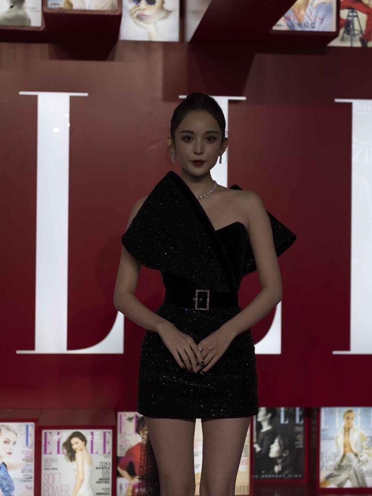 【NEF原图 16张/722M】古力娜扎 黑色抹胸