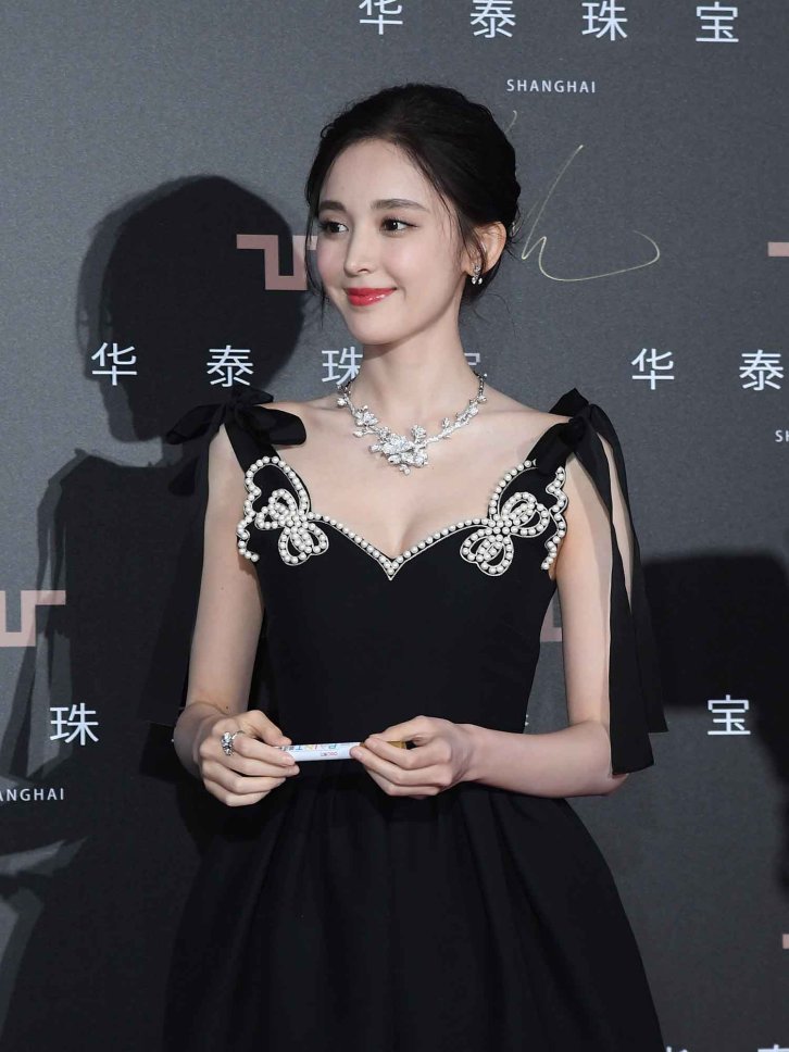 【96张/100M】古力娜扎 黑色吊带长裙