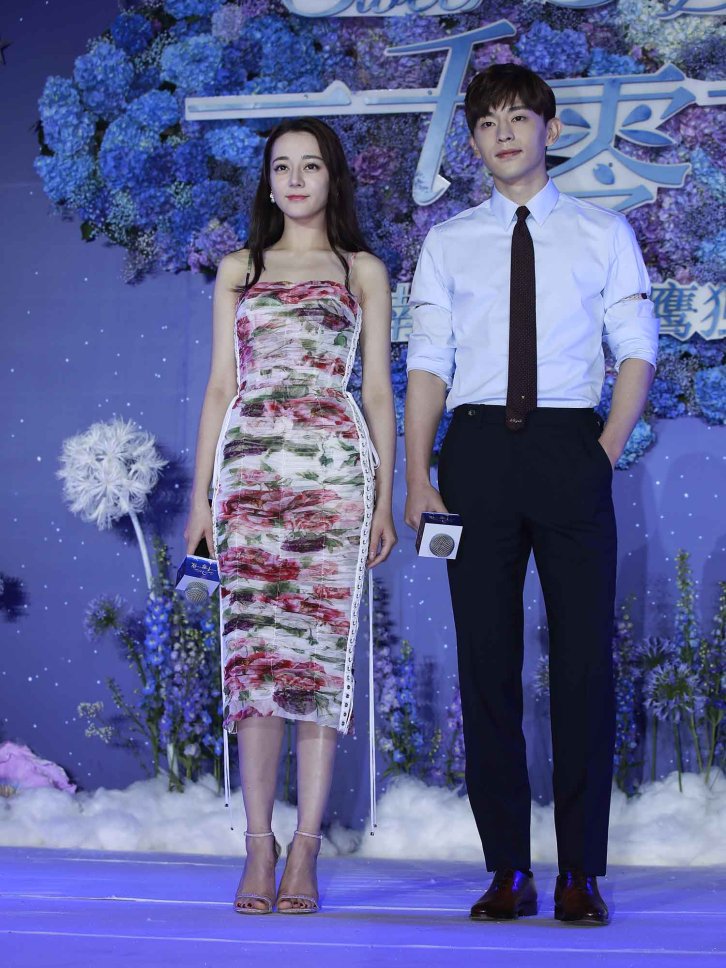 【249张/1.11G】迪丽热巴 一千零一夜发布会现场