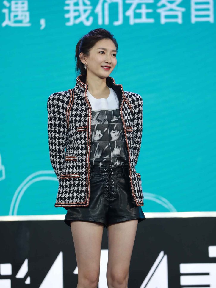 【223张/1.6G】江疏影 黑色皮短裤露长腿 优酷某活动现场 [明星生图网盘下载]